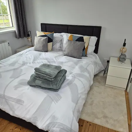 Adams Apartment *